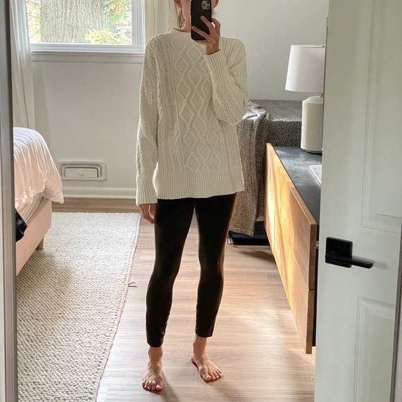 Abercrombie oversized cable knit sweater in ivory - Picture 5 of 5